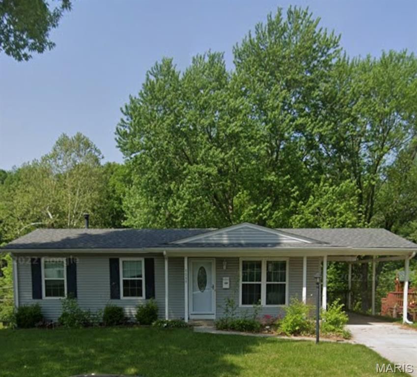 5249 Ville Rosa Lane, Hazelwood, MO 63042