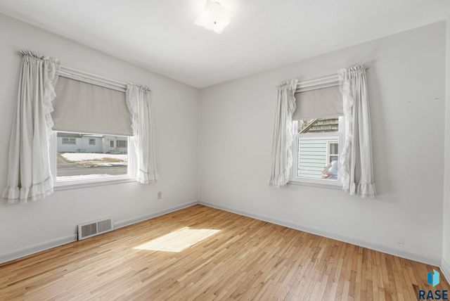 1632 Frederick Dr Drive, Sioux Falls, SD 57105