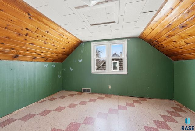 1632 Frederick Dr Drive, Sioux Falls, SD 57105