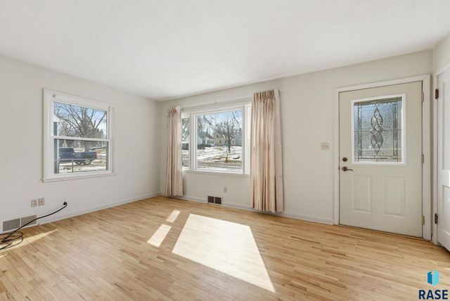 1632 Frederick Dr Drive, Sioux Falls, SD 57105