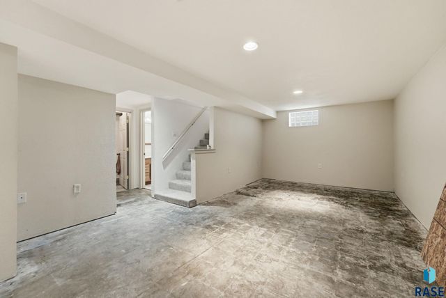 1632 Frederick Dr Drive, Sioux Falls, SD 57105