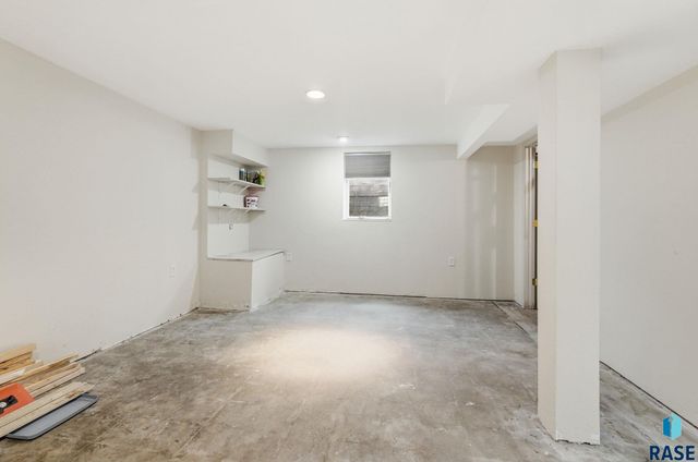 1632 Frederick Dr Drive, Sioux Falls, SD 57105