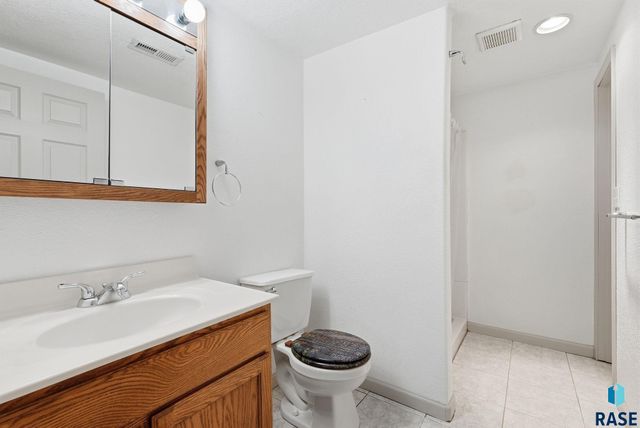 1632 Frederick Dr Drive, Sioux Falls, SD 57105