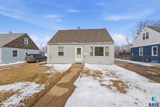 1632 Frederick Dr Drive, Sioux Falls, SD 57105