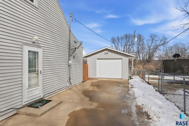 1632 Frederick Dr Drive, Sioux Falls, SD 57105