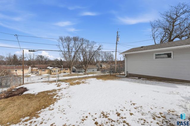 1632 Frederick Dr Drive, Sioux Falls, SD 57105