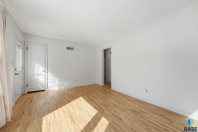 1632 Frederick Dr Drive, Sioux Falls, SD 57105