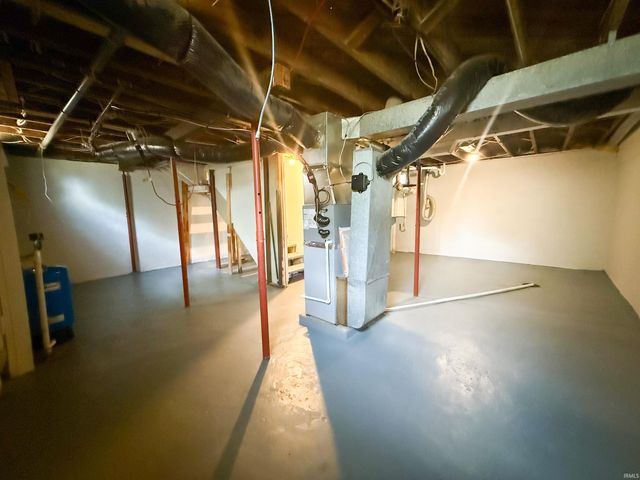 56201 Mayflower Road, South Bend, IN 46619