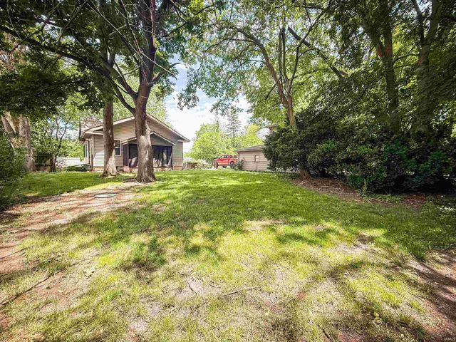 56201 Mayflower Road, South Bend, IN 46619