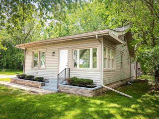 56201 Mayflower Road, South Bend, IN 46619