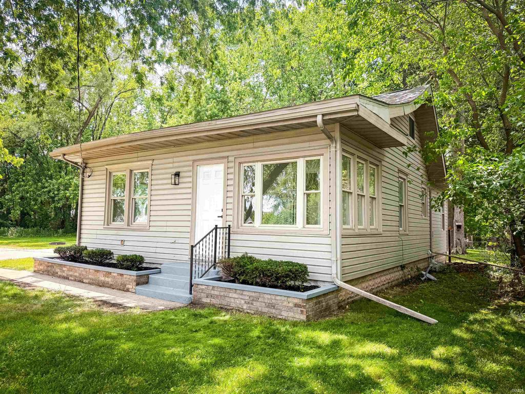 56201 Mayflower Road, South Bend, IN 46619