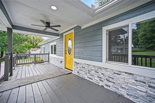 807 E Gudgell Avenue, Independence, MO 64055