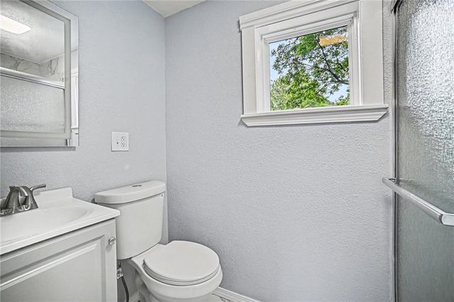 807 E Gudgell Avenue, Independence, MO 64055