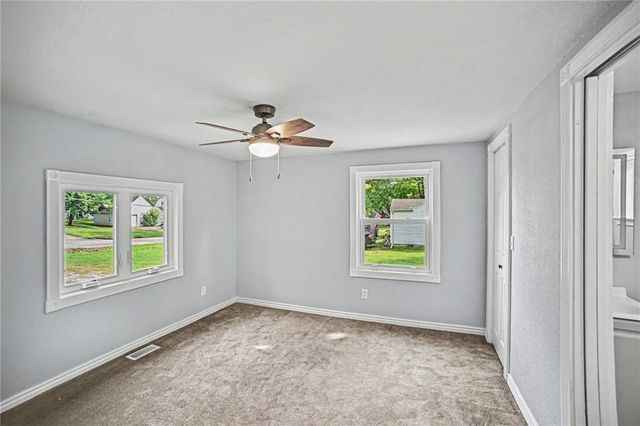 807 E Gudgell Avenue, Independence, MO 64055