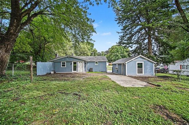 807 E Gudgell Avenue, Independence, MO 64055