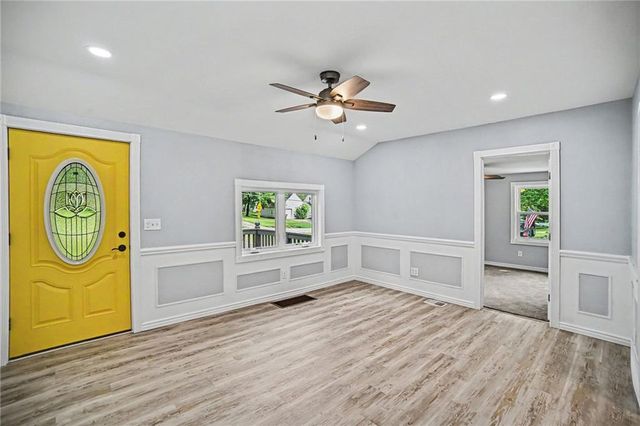 807 E Gudgell Avenue, Independence, MO 64055