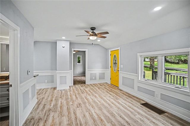 807 E Gudgell Avenue, Independence, MO 64055