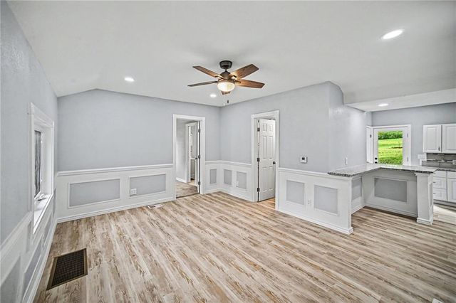 807 E Gudgell Avenue, Independence, MO 64055