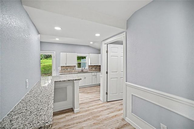 807 E Gudgell Avenue, Independence, MO 64055