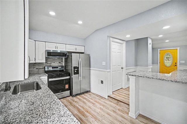 807 E Gudgell Avenue, Independence, MO 64055