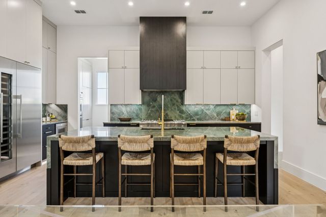 12 Cardona, Westlake, TX 76262