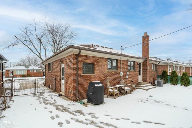26118 San Rosa Drive, Saint Clair Shores, MI 48081