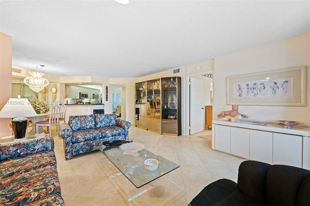 7780 Trent Dr 307, Tamarac, FL 33321