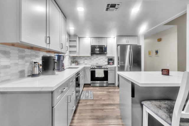 5231 Saint Moritz Ct, Sacramento, CA 95842