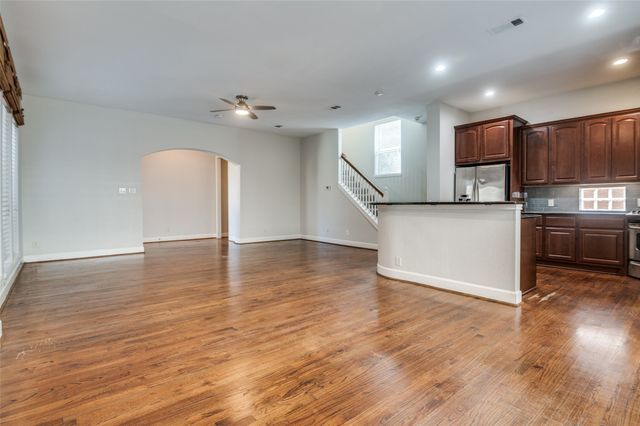 909 City Side Lane, Dallas, TX 75201