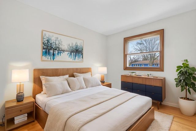 102 W Elaine Circle, Prospect Heights, IL 60070