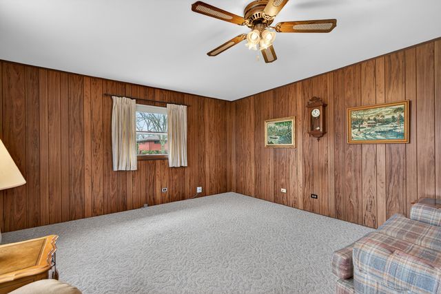 102 W Elaine Circle, Prospect Heights, IL 60070