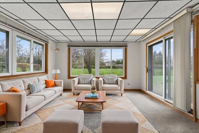 102 W Elaine Circle, Prospect Heights, IL 60070