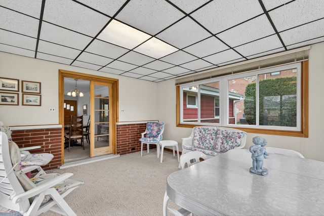 102 W Elaine Circle, Prospect Heights, IL 60070