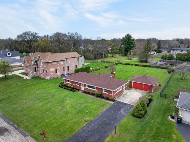 102 W Elaine Circle, Prospect Heights, IL 60070