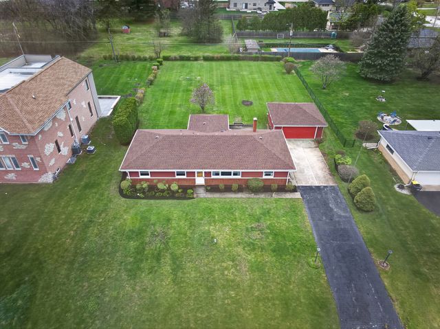 102 W Elaine Circle, Prospect Heights, IL 60070