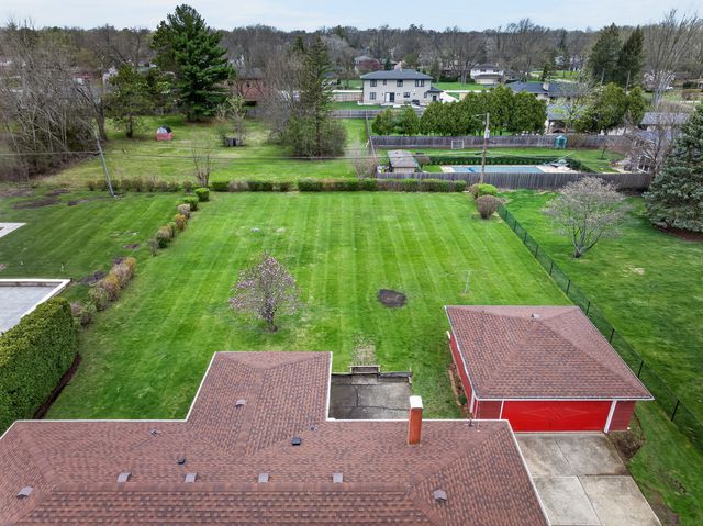 102 W Elaine Circle, Prospect Heights, IL 60070