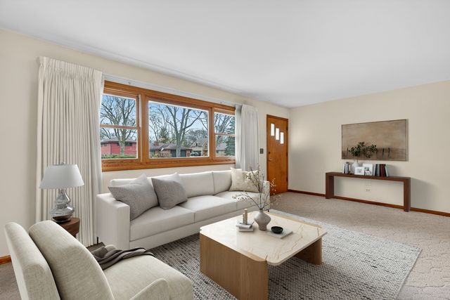 102 W Elaine Circle, Prospect Heights, IL 60070