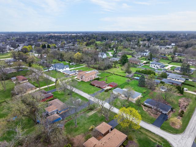 102 W Elaine Circle, Prospect Heights, IL 60070