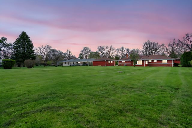 102 W Elaine Circle, Prospect Heights, IL 60070