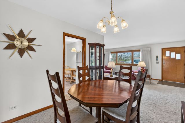 102 W Elaine Circle, Prospect Heights, IL 60070