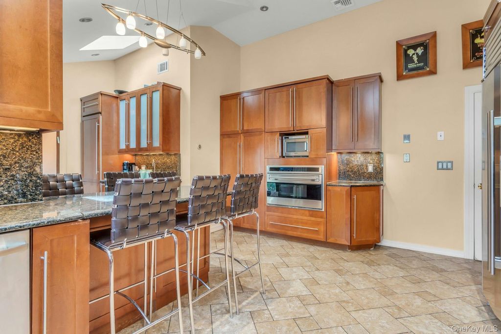78 Chestnut St, Glen Cove, NY 11542 — photo 4