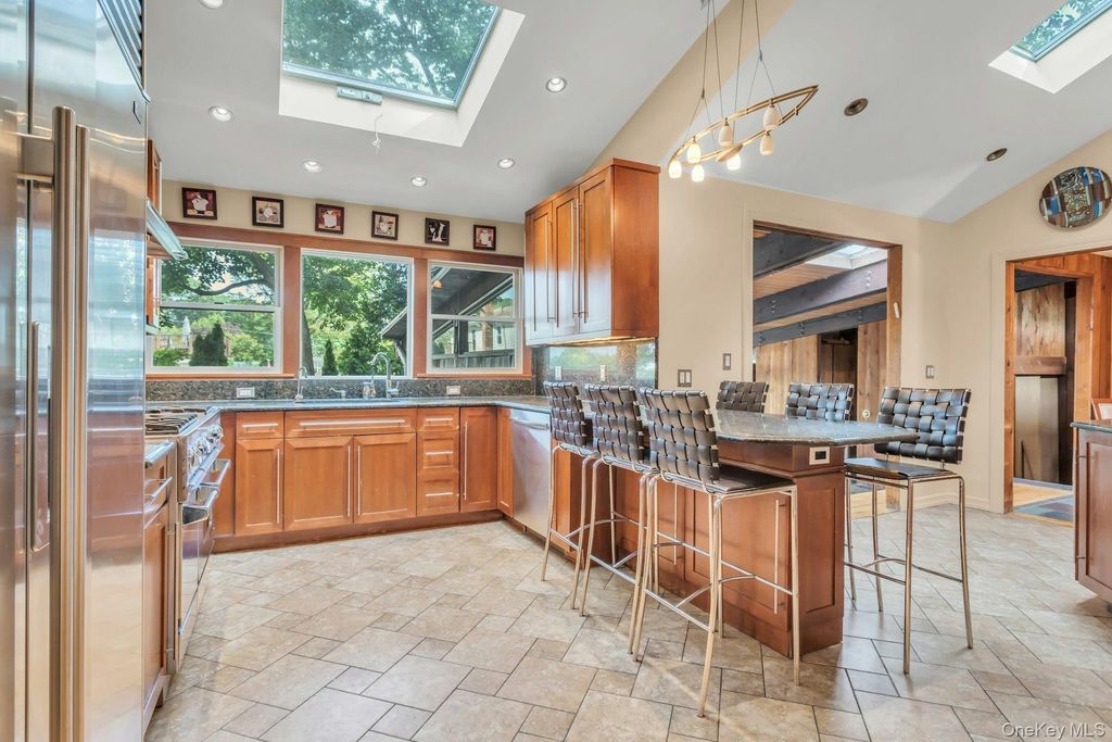 78 Chestnut St, Glen Cove, NY 11542 — photo 5