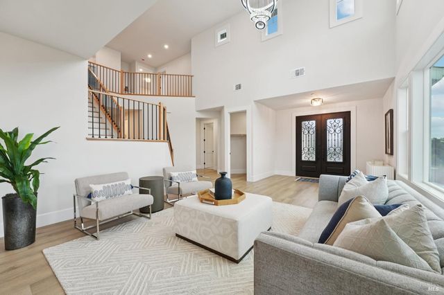 5663 Crystal Dr, Santa Rosa, CA 95404