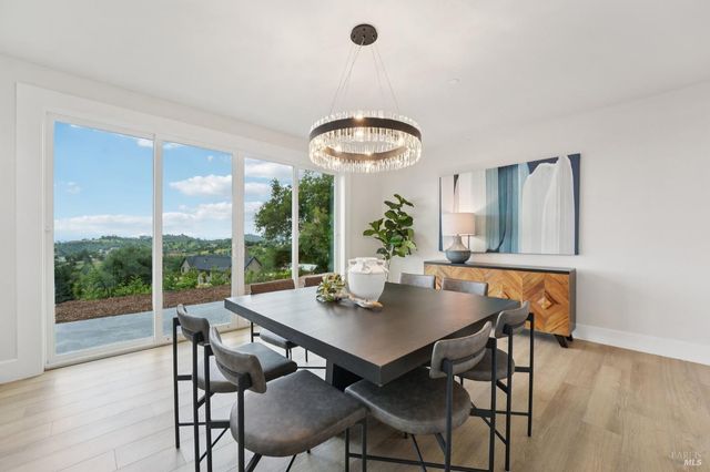 5663 Crystal Dr, Santa Rosa, CA 95404