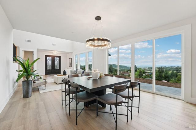 5663 Crystal Dr, Santa Rosa, CA 95404