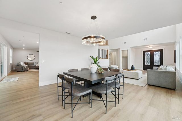 5663 Crystal Dr, Santa Rosa, CA 95404