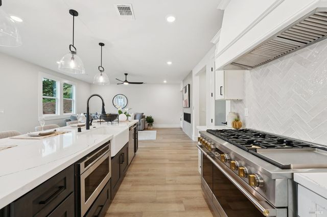 5663 Crystal Dr, Santa Rosa, CA 95404