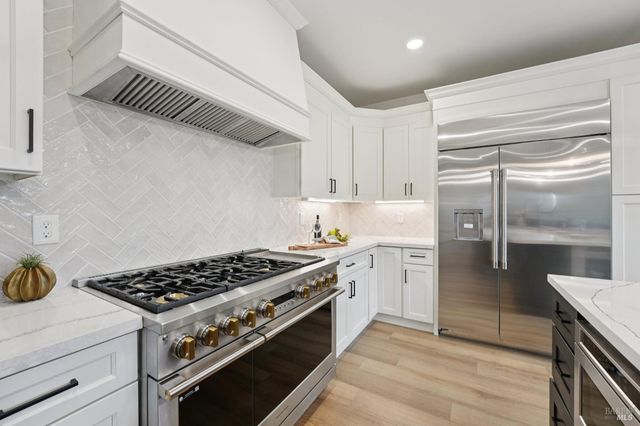 5663 Crystal Dr, Santa Rosa, CA 95404