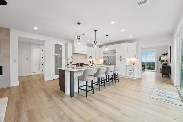 5663 Crystal Dr, Santa Rosa, CA 95404