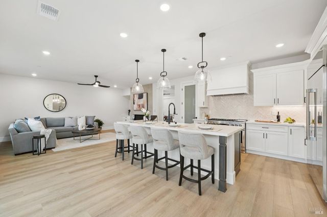 5663 Crystal Dr, Santa Rosa, CA 95404